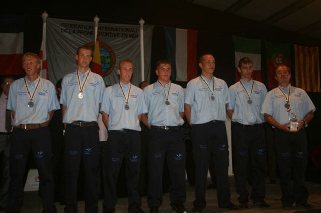 u21e3.jpg